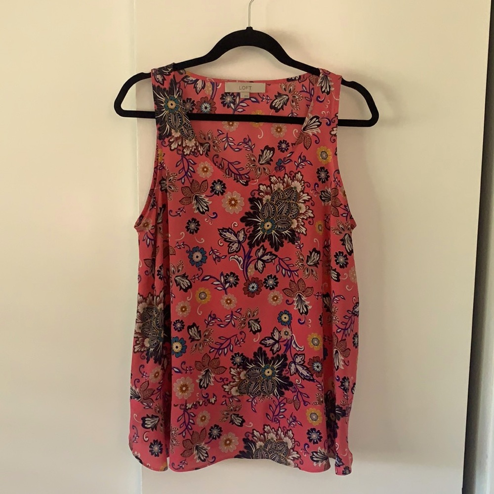 Loft. Size Large. Pink floral design.